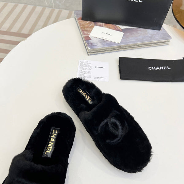 CC Slippers Black Fleece