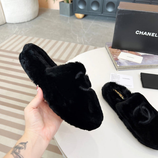CC Slippers Black Fleece