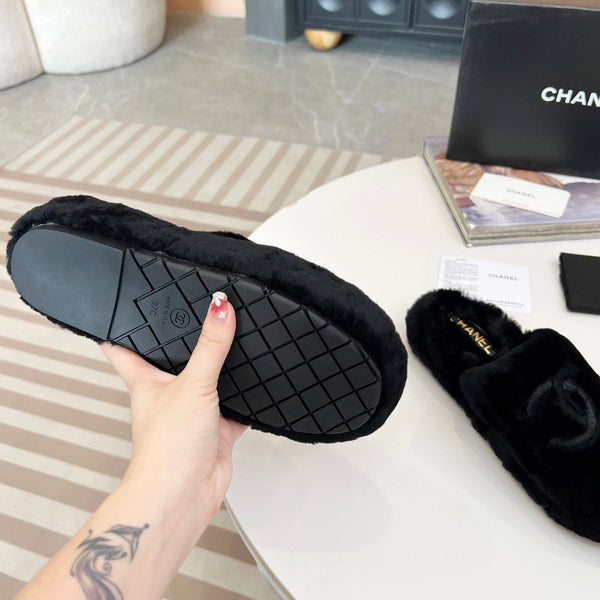 CC Slippers Black Fleece