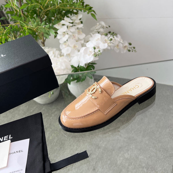 CC 25 Mule Beige Patent Calfskin Gold Double C