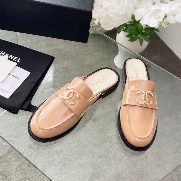 CC 25 Mule Beige Patent Calfskin Gold Double C