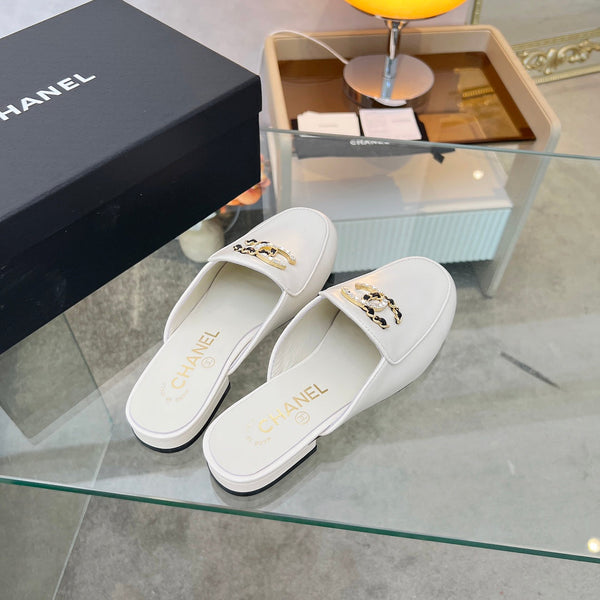 CC 25 Mule White Calfskin Large Double C Logo