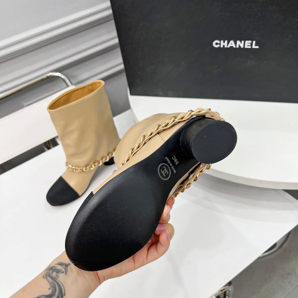 CC 25 Short Boots With Chain 55mm Beige Cowhide Black Grosgrain 374027