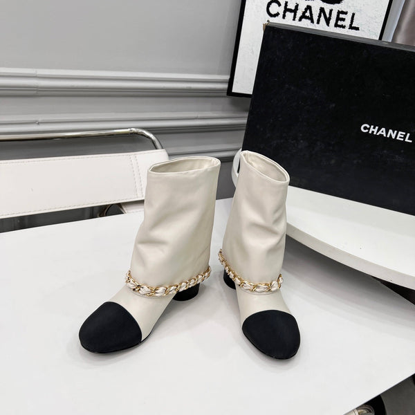 CC 25 Short Boots With Chain 55mm White Cowhide Black Grosgrain 374028