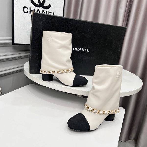 CC 25 Short Boots With Chain 55mm White Cowhide Black Grosgrain 374028