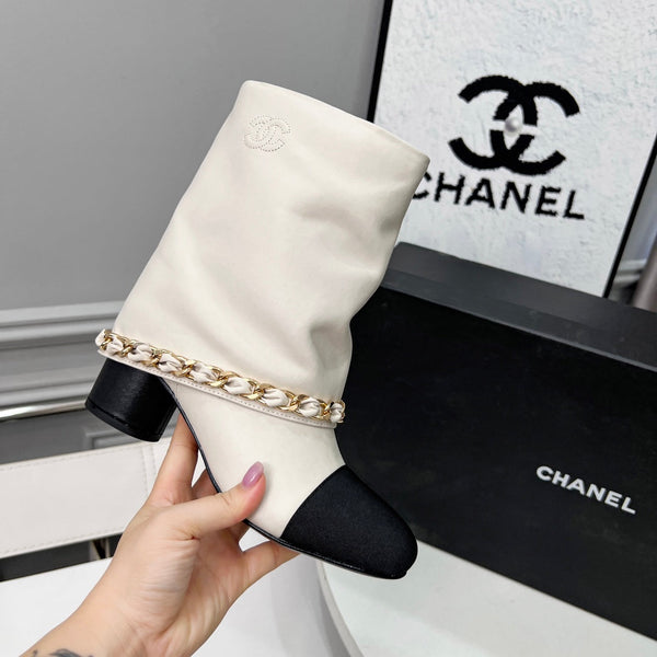 CC 25 Short Boots With Chain 55mm White Cowhide Black Grosgrain 374028