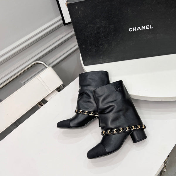 CC 25 Short Boots With Chain 55mm Black Cowhide Grosgrain 374029