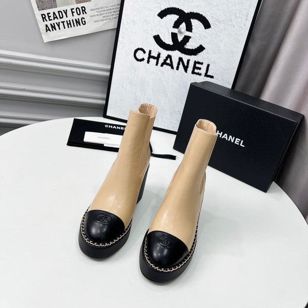 CC 25 Chelsea Ankle Boots With Chain 85mm Beige Black Sheepskin 374034