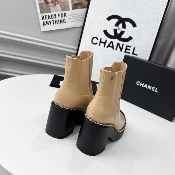 CC 25 Chelsea Ankle Boots With Chain 85mm Beige Black Sheepskin 374034