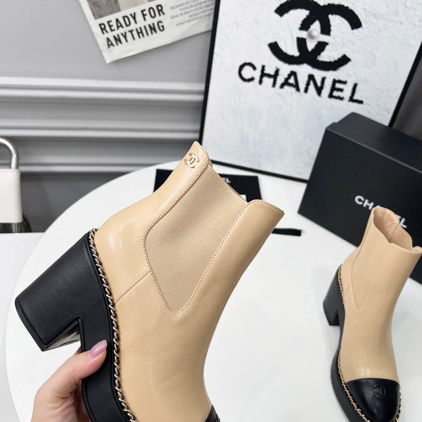 CC 25 Chelsea Ankle Boots With Chain 85mm Beige Black Sheepskin 374034
