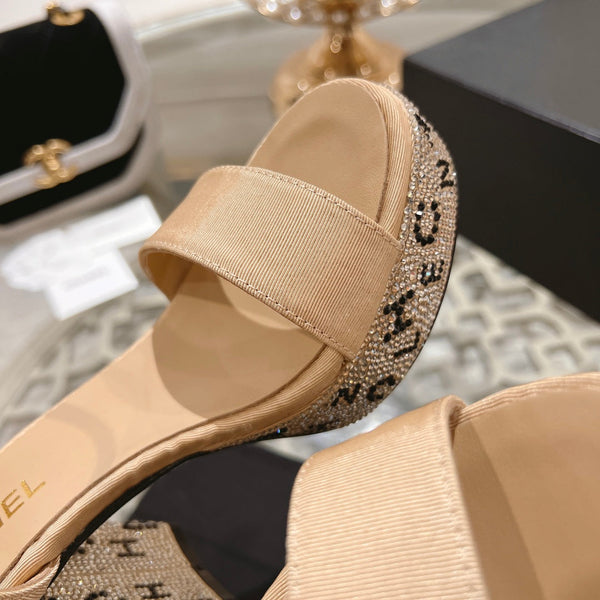 CC 25C 10CM Sandali con tacco medio Tessuto crema 213326