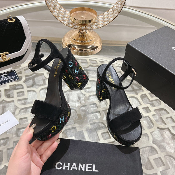 CC 25C 10CM Sandali con tacco medio in pelle scamosciata nera 213328