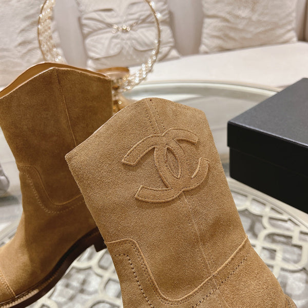 Stivaletti CC in pelle scamosciata beige scuro 40mm