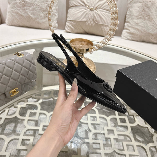 CC 25C Ballerine con cinturino posteriore in vernice nera 213329