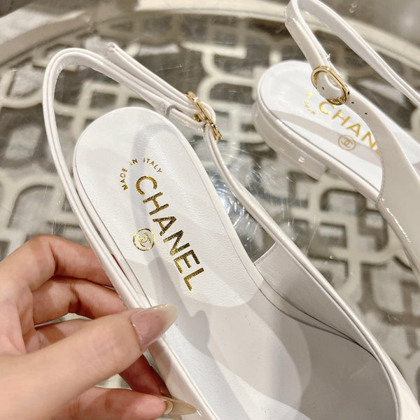 CC 25C Ballerine con cinturino posteriore in vernice bianca 213330