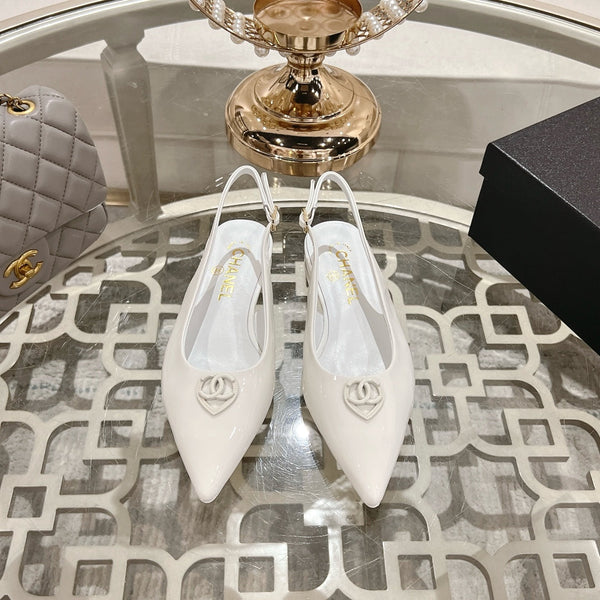 CC 25C Ballerine con cinturino posteriore in vernice bianca 213330