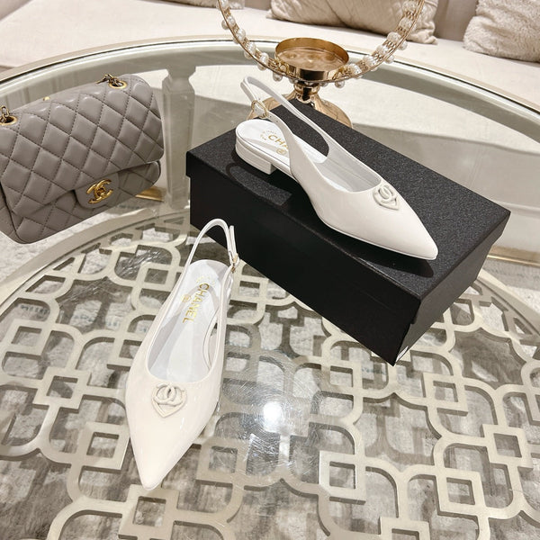 CC 25C Ballerine con cinturino posteriore in vernice bianca 213330