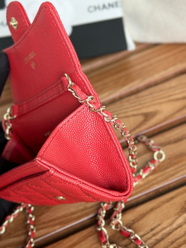 CC 24 Classic Wallet On Chain 11cm Red Caviar Leather 240676