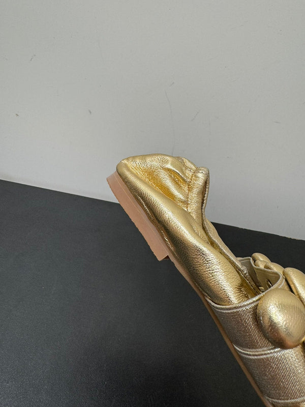ALAIA SPHERE BALLET FLATS IN GOLDEN LAMBSKIN
