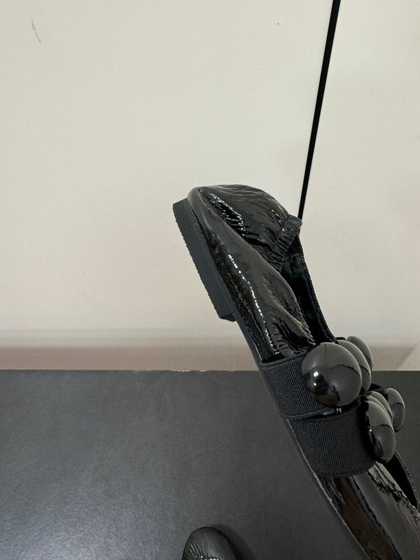 ALAIA SPHERE BALLET FLATS IN BLACK LAMBSKIN