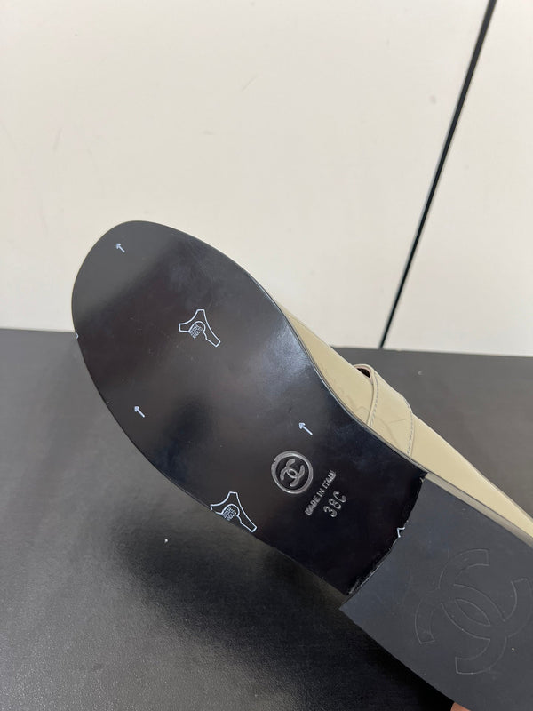 Mary Jane Flat Olive Black Patent Vitello