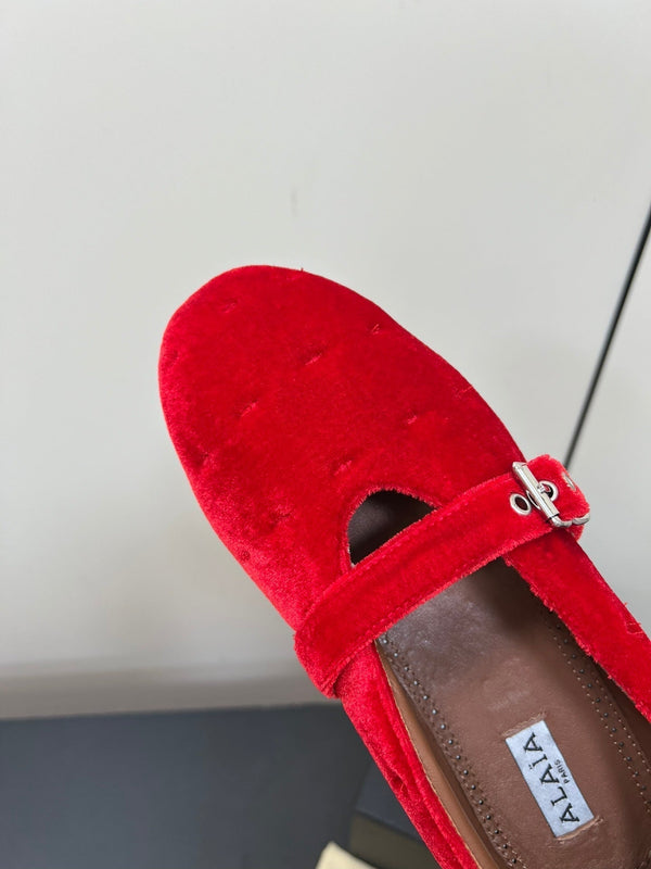 Alaila Ballet Flats In Red Velvet 975743