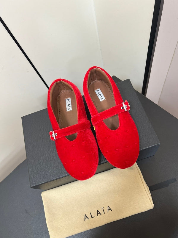 Alaila Ballet Flats In Red Velvet 975743
