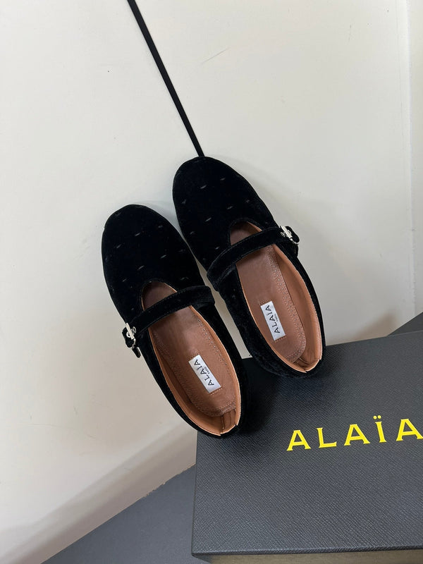Alaila Ballet Flats In Black Velvet 975745