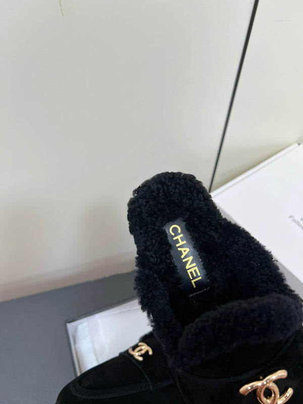 LOAFERS MULE IN BLACK SUEDE AND FLEECE LINING