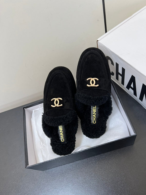 LOAFERS MULE IN BLACK SUEDE AND FLEECE LINING