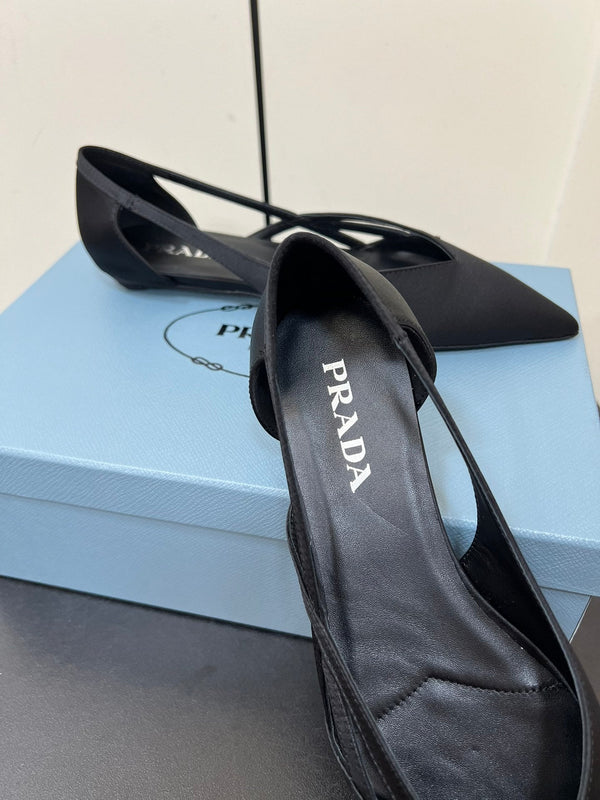 CUT-OUT BALLERINAS IN BLACK SATIN