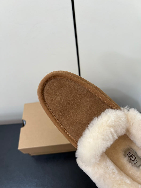 UGG Oil Jiji Slip-On Loafers Light Brown Fur Suede 519523
