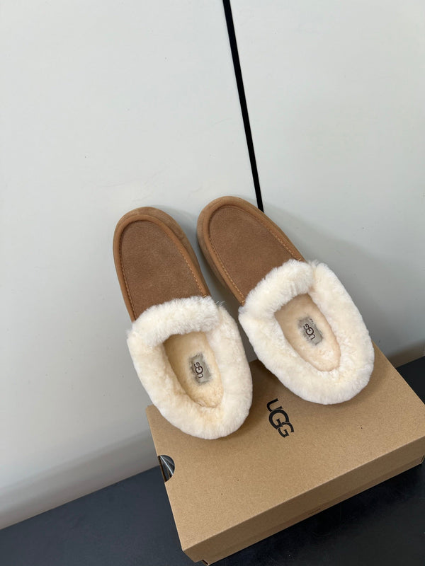 UGG Oil Jiji Slip-On Loafers Light Brown Fur Suede 519523