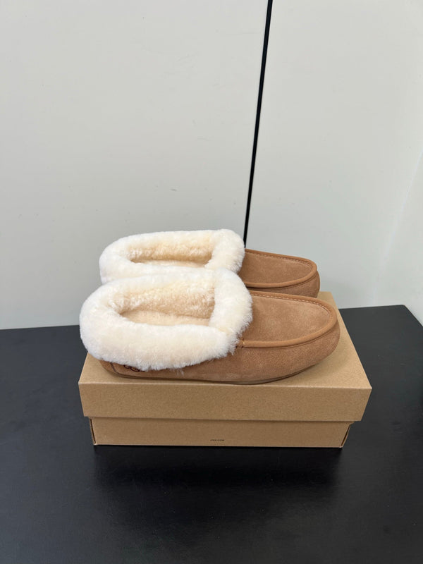 UGG Oil Jiji Slip-On Loafers Light Brown Fur Suede 519523