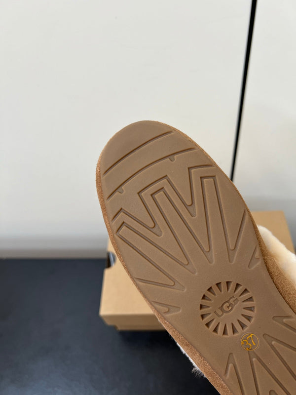 UGG Oil Jiji Slip-On Loafers Light Brown Fur Suede 519523