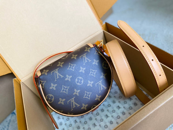 BORSA DA SELLA 18 IN TELA MONOGRAM MARRONE E RIFINITURE IN PELLE