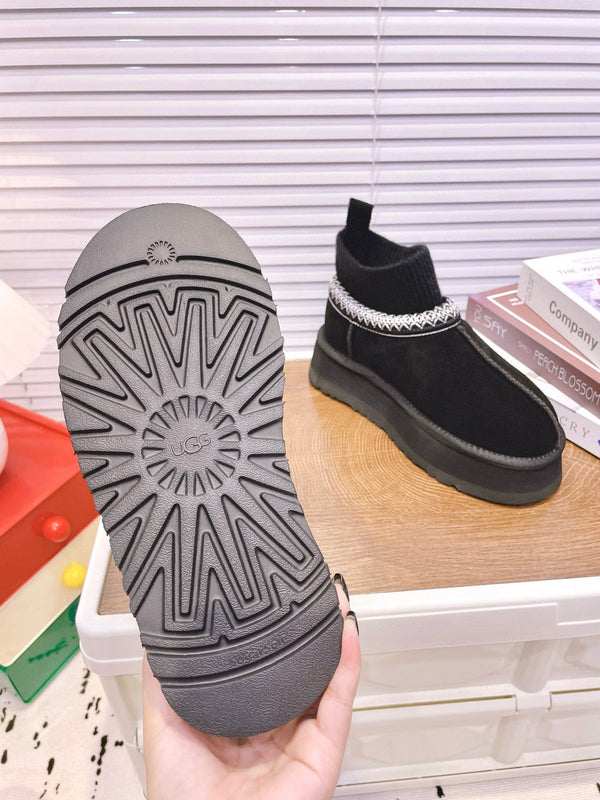 UGG Tazz Platform Boots Black Frabic Suede 512865