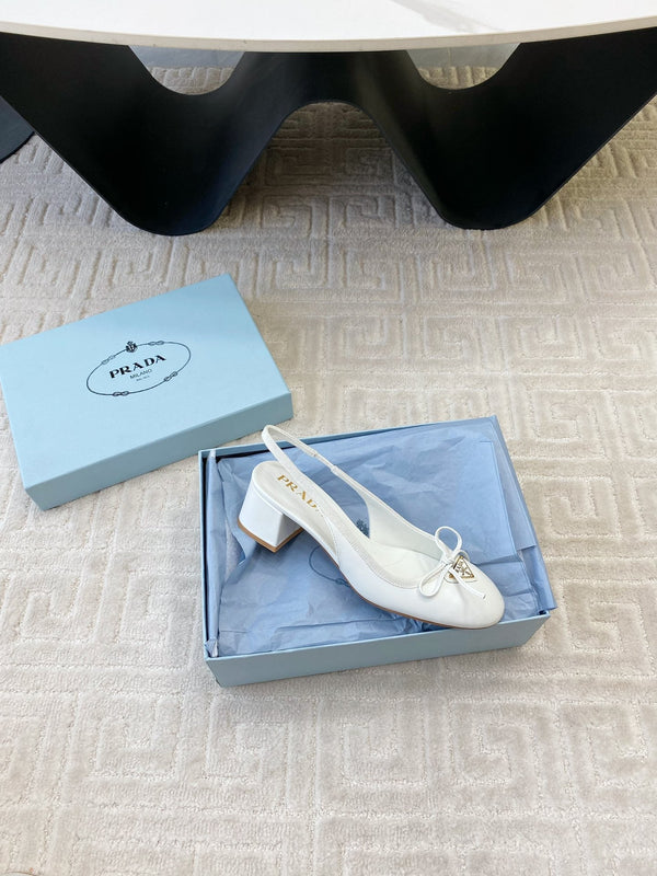 TRIANGLE LOGO SLINGBACK PUMPS WITH BOW IN WHITE CALFSKIN