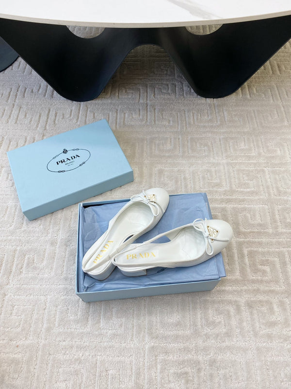 TRIANGLE LOGO SLINGBACK PUMPS WITH BOW IN WHITE CALFSKIN