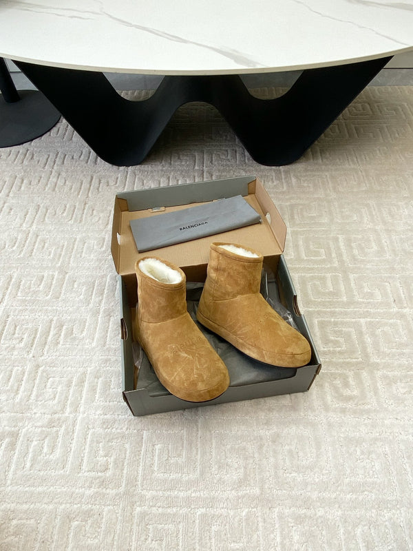 FLAT ANKLE BOOTS IN CIDER BROWN SUEDE AND SHEARLING LINING