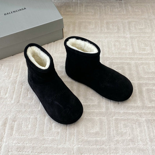 FLAT ANKLE BOOTS IN BLACK SUEDE AND SHEARLING LINING