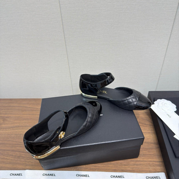 Ballerine con punta trapuntata CC in pelle di agnello e vitello nere 429729