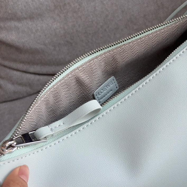 BORSA LOE LUNA HOBO 27 IN PELLE DI VITELLO AZZURRO CIELO