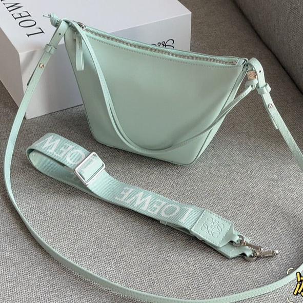 BORSA LOE LUNA HOBO 27 IN PELLE DI VITELLO AZZURRO CIELO