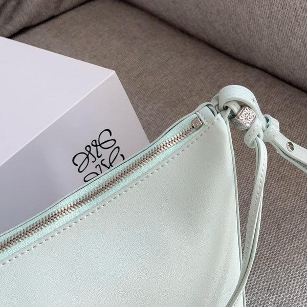 BORSA LOE LUNA HOBO 27 IN PELLE DI VITELLO AZZURRO CIELO