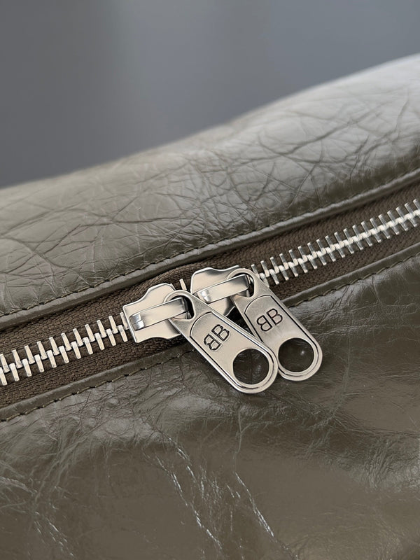 SUPERBUSY SLING BAG 35 IN KHAKI GREEN LAMBSKIN