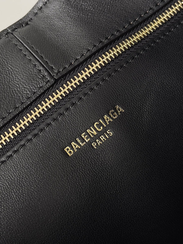 GOLD LOCKER SHOULDER BAG 62 IN BLACK CALFSKIN