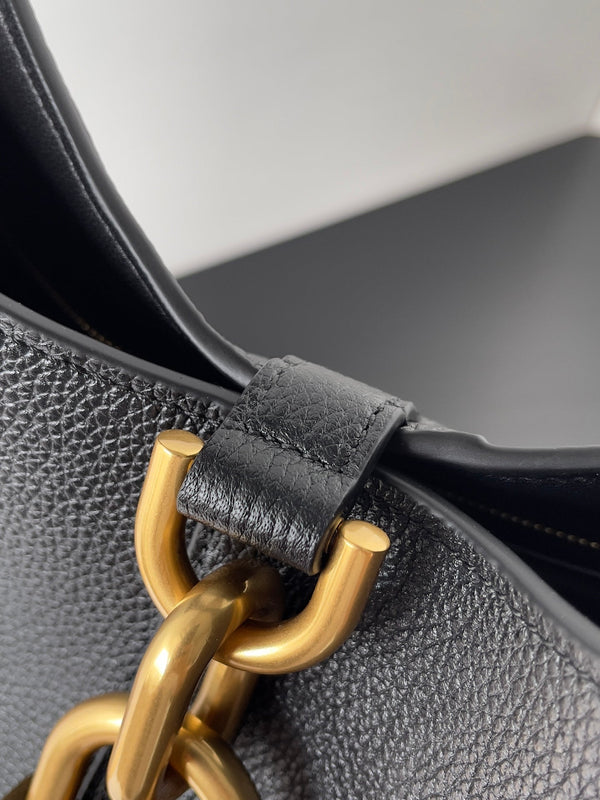 GOLD LOCKER SHOULDER BAG 62 IN BLACK CALFSKIN