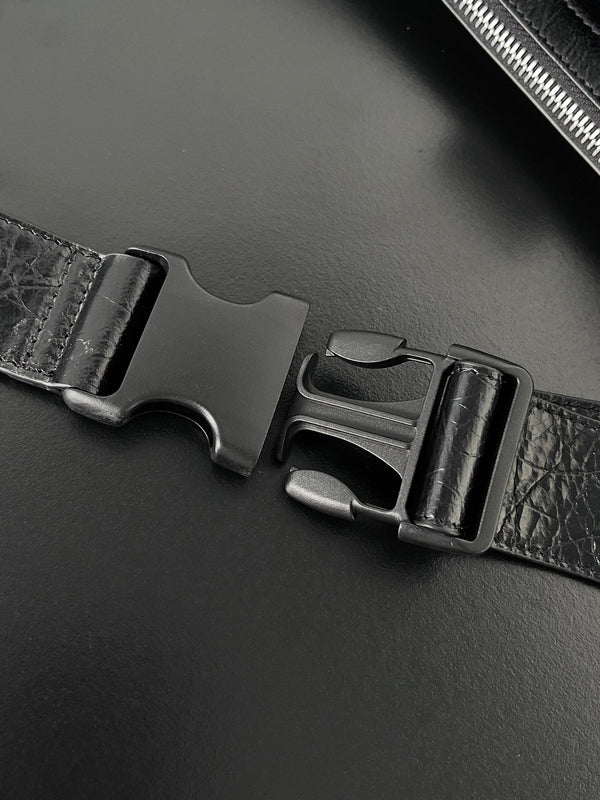 SUPERBUSY MESSENGER BAG 33 IN BLACK ARENA LAMBSKIN