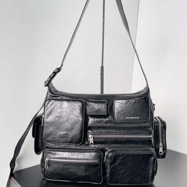 SUPERBUSY MESSENGER BAG 33 IN BLACK ARENA LAMBSKIN